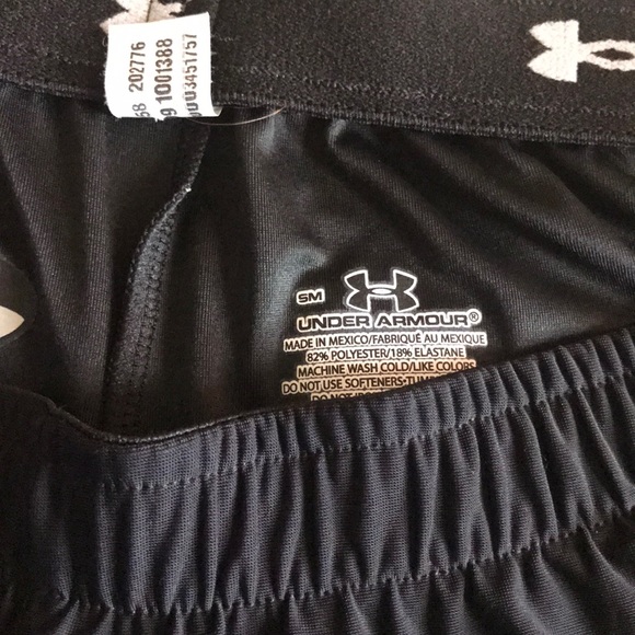 Like new under armour shorts - Picture 2 of 3